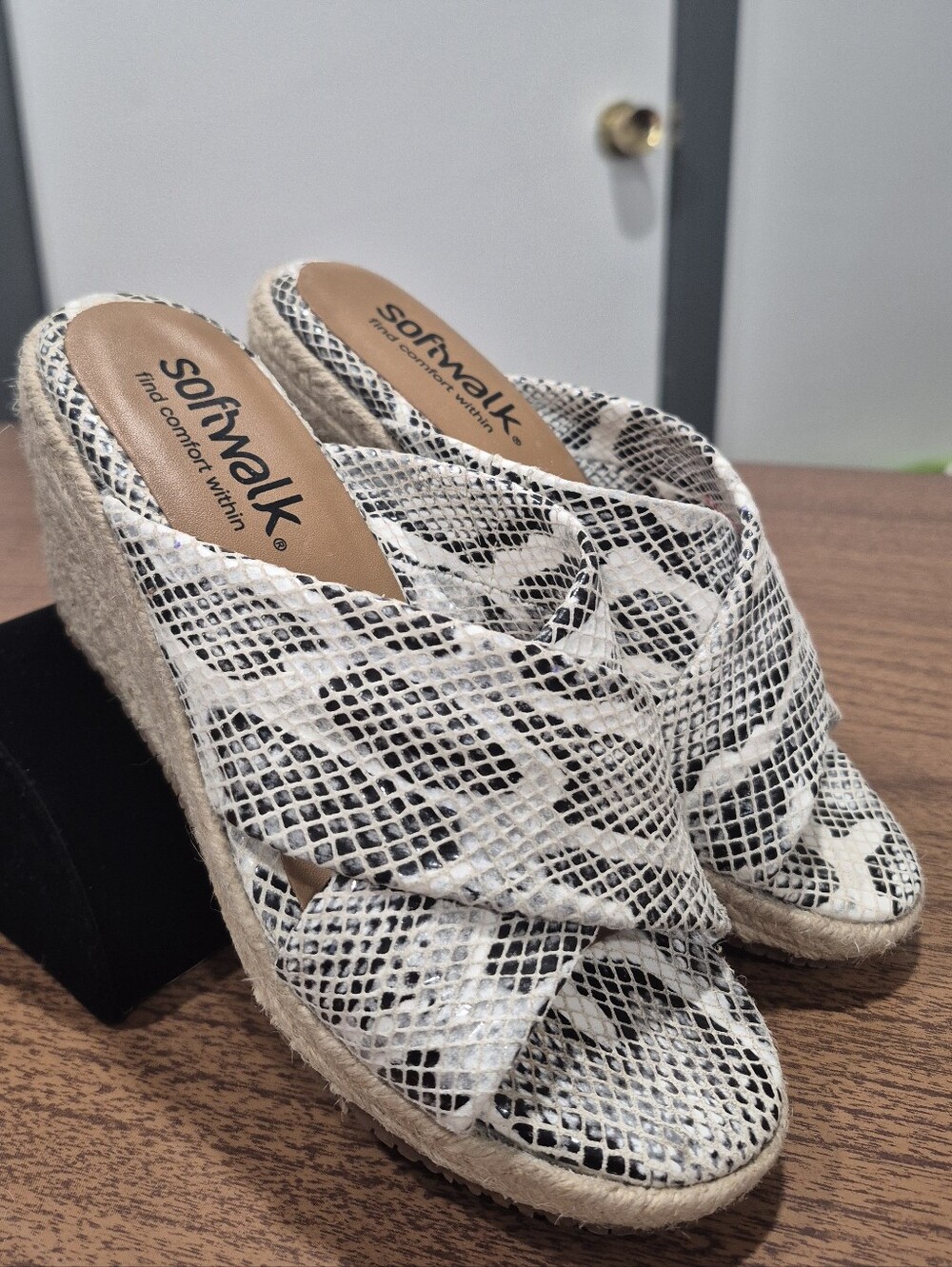 Like New! Softwalk Halsey Espadrille Wedge